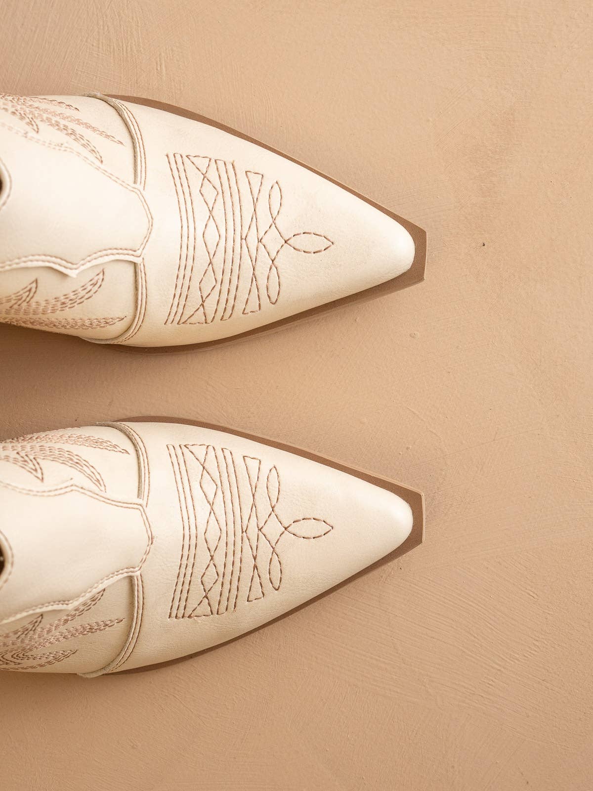 The Kiara Off White | Western Inspired Heeled Mule